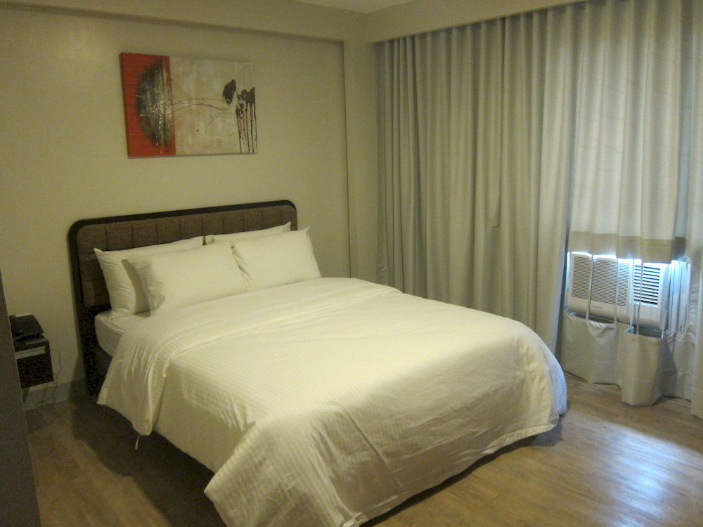 The Charter House Hotel Makati City Exterior photo